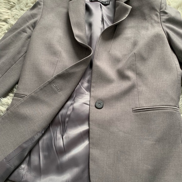 Mango blazer, worn 2x. For work or casual wear. - Picture 2 of 3